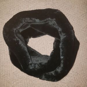 AKIRA Black Cowl Scarf